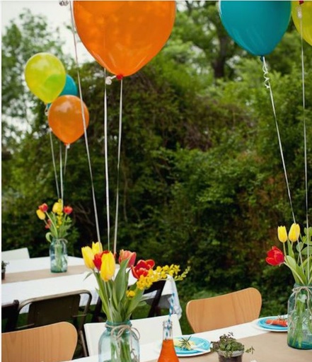 Centros de Mesa con helio y flores